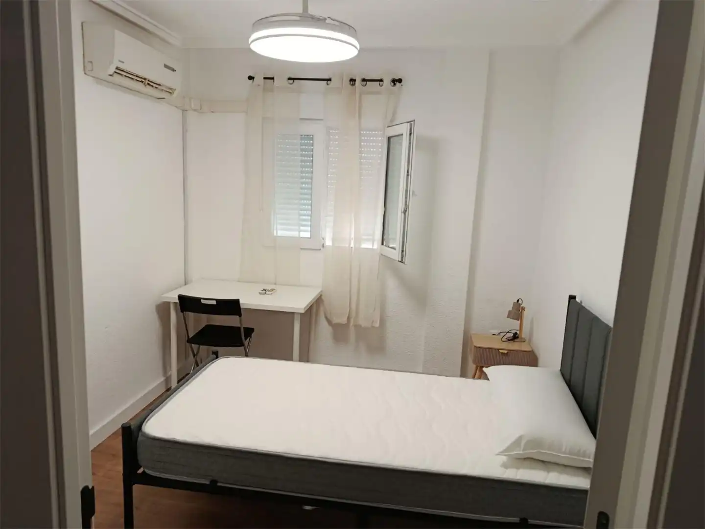 Habitació a Calle Núcleo Residencial la Paz, 63, La Paz - Las Américas Dormitori de Pis per a compartir en Linares amb Aire condicionat, Calefacció i Parquet