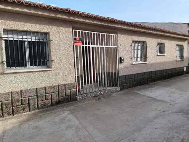 Casa adosada en Venta en Alaraz