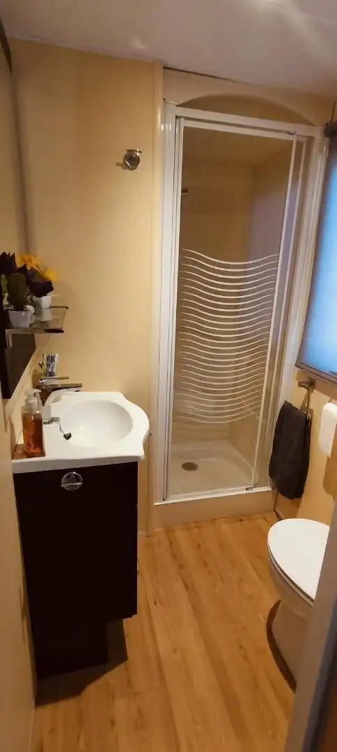 Baño de Finca rústica en venta en Navalafuente con Aire acondicionado, Calefacción y Jardín privado
