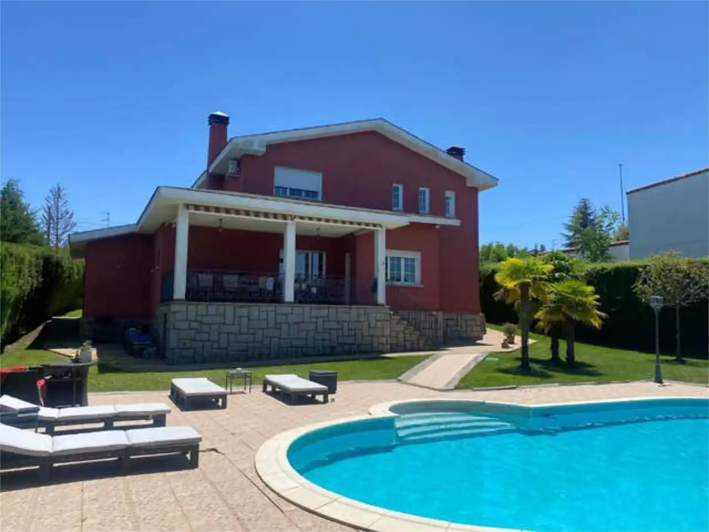 Casa adosada en venta en Santa Marta de Tormes Jardín de Casa adosada en venta en Santa Marta de Tormes con Terraza y Piscina