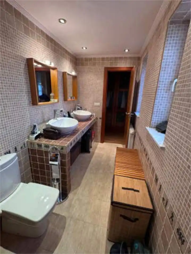 Casa adosada en venta en Santa Marta de Tormes Baño de Casa adosada en venta en Santa Marta de Tormes con Terraza y Piscina