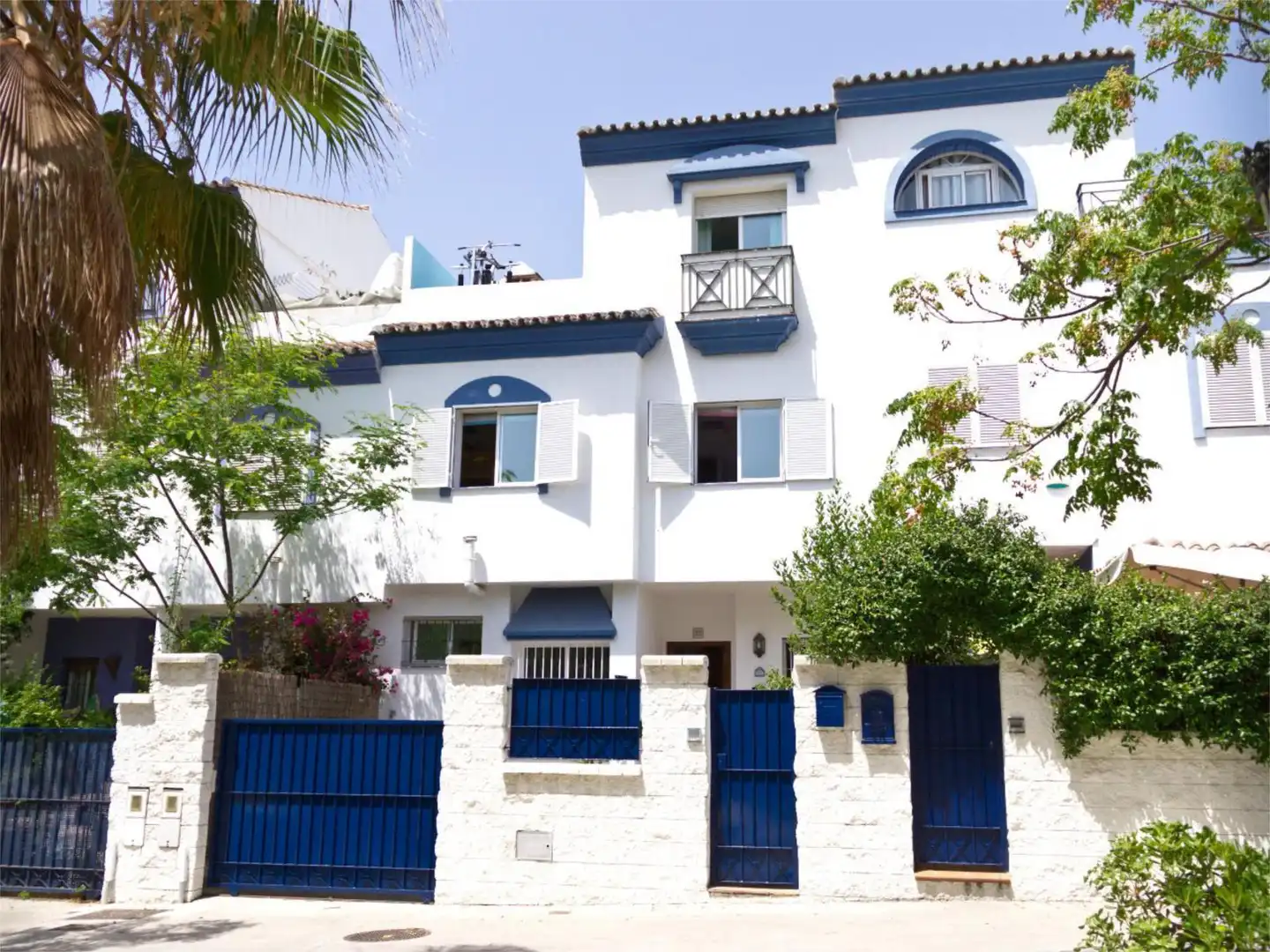 Vista exterior de Piso en venta en Marbella con Aire acondicionado, Terraza y Piscina
