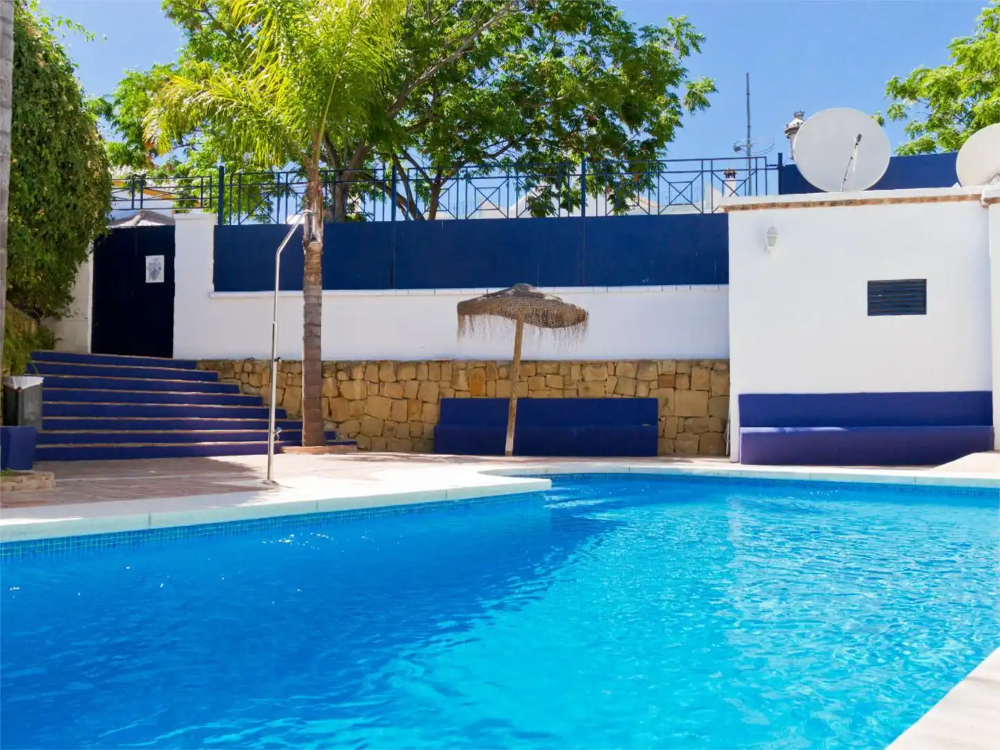 Pis en venda a Avenida Virgen del Rocío, 20, San Pedro de Alcántara pueblo Piscina de Pis en venda en Marbella amb Aire condicionat, Terrassa i Piscina