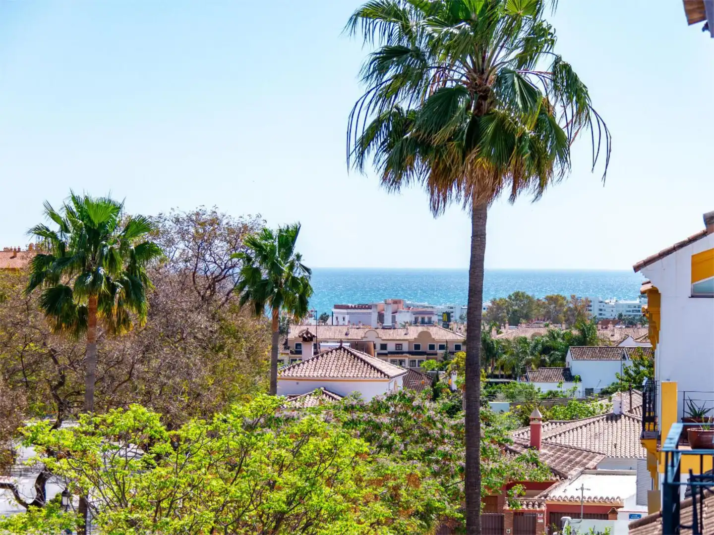 Pis en venda a Avenida Virgen del Rocío, 20, San Pedro de Alcántara pueblo Vista exterior de Pis en venda en Marbella amb Aire condicionat, Terrassa i Piscina