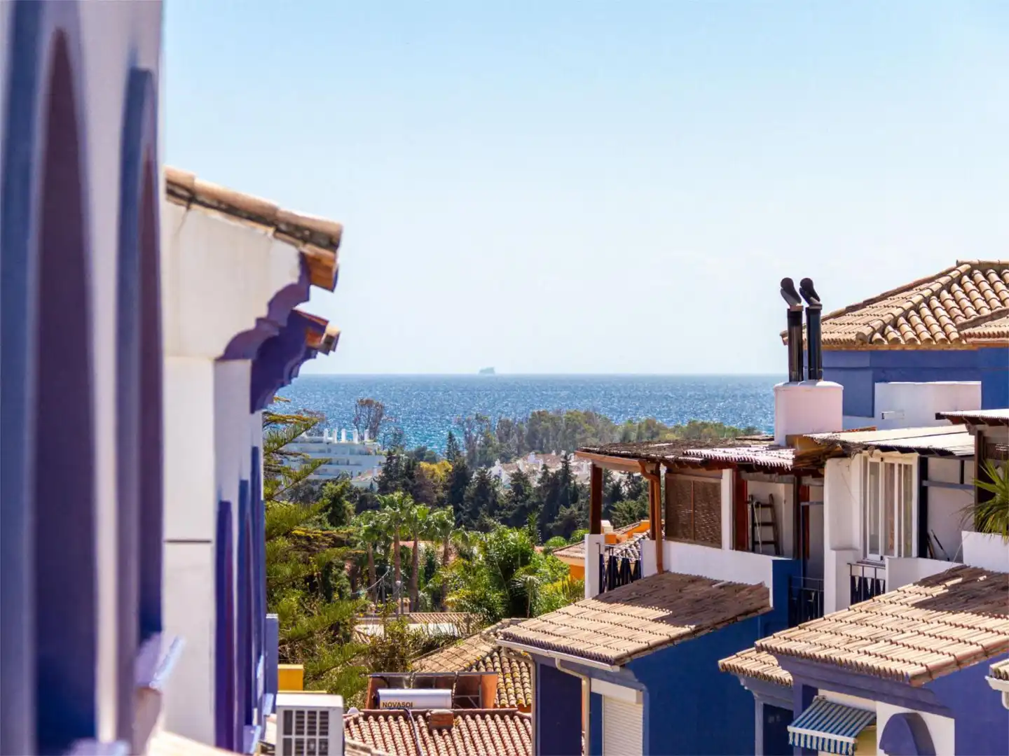 Pis en venda a Avenida Virgen del Rocío, 20, San Pedro de Alcántara pueblo Vista exterior de Pis en venda en Marbella amb Aire condicionat, Terrassa i Piscina