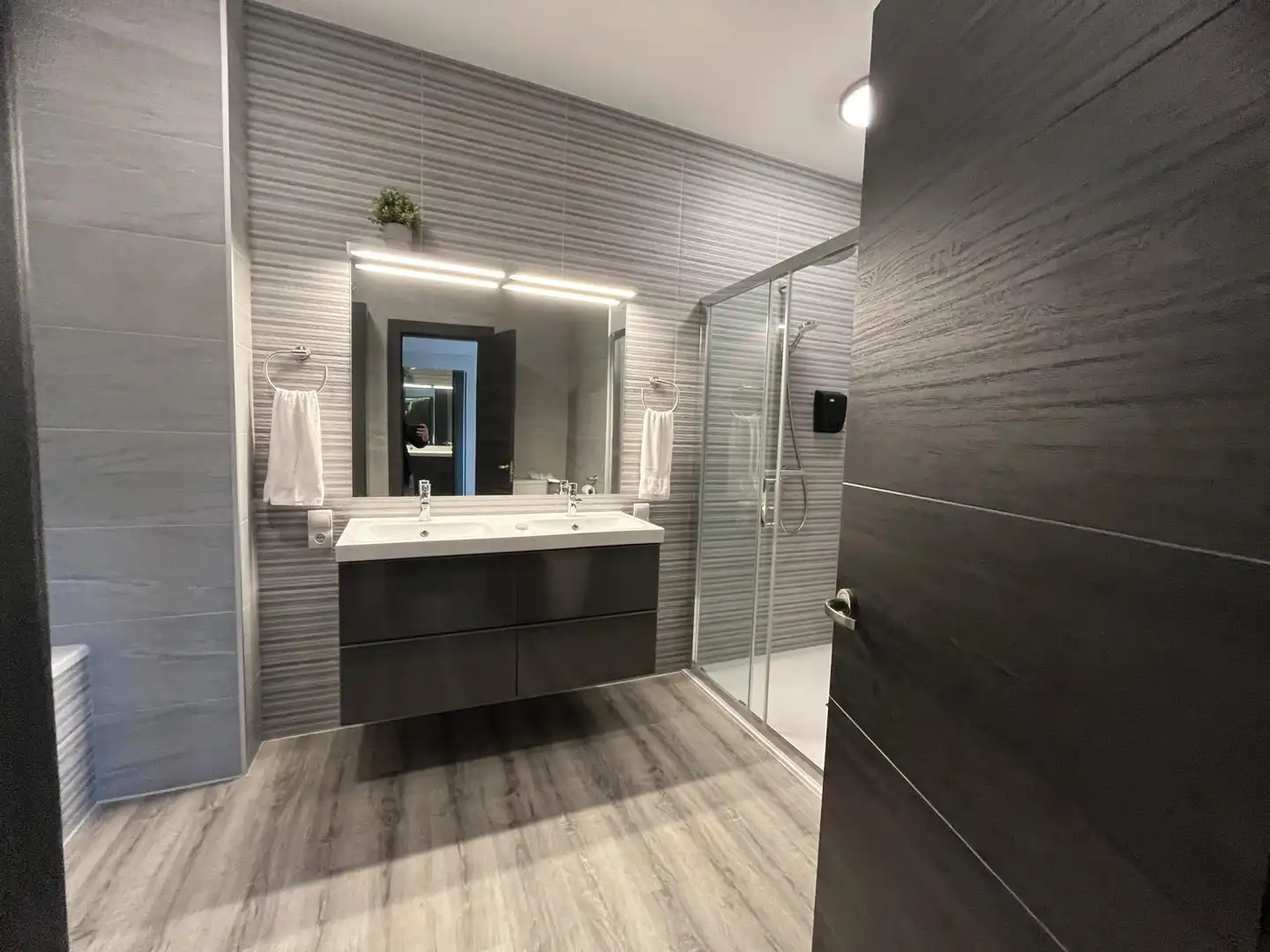 Piso en venta en Calle Sierra Morena, 23, Las Lomas Baño de Piso en venta en Estepona con Jardín privado, Terraza y Piscina