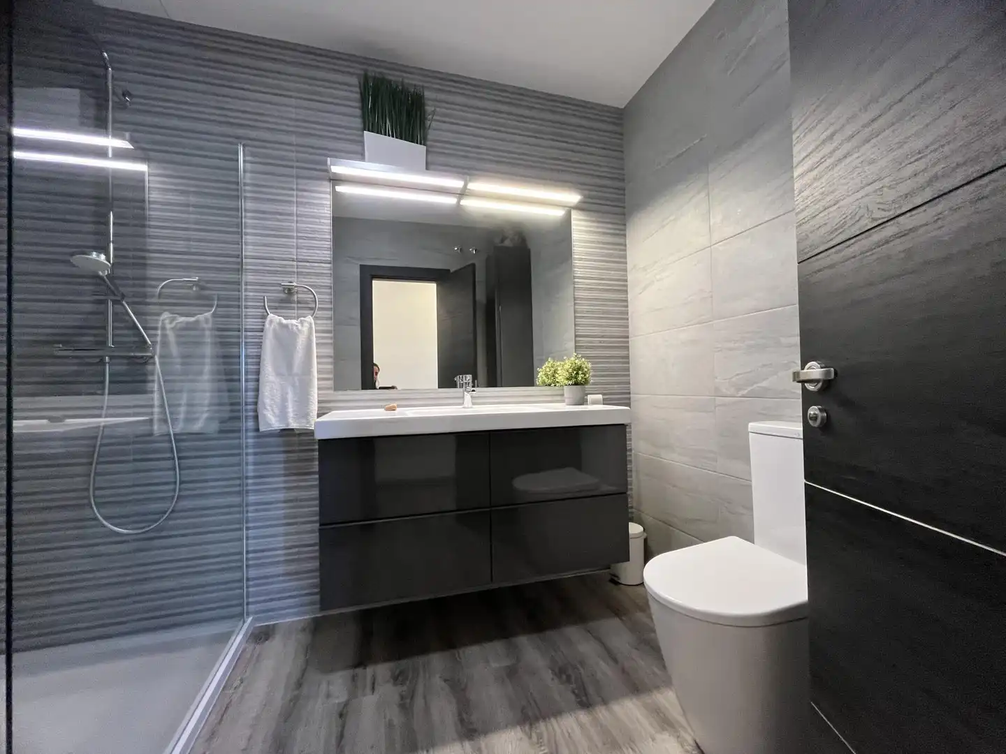 Piso en venta en Calle Sierra Morena, 23, Las Lomas Baño de Piso en venta en Estepona con Jardín privado, Terraza y Piscina