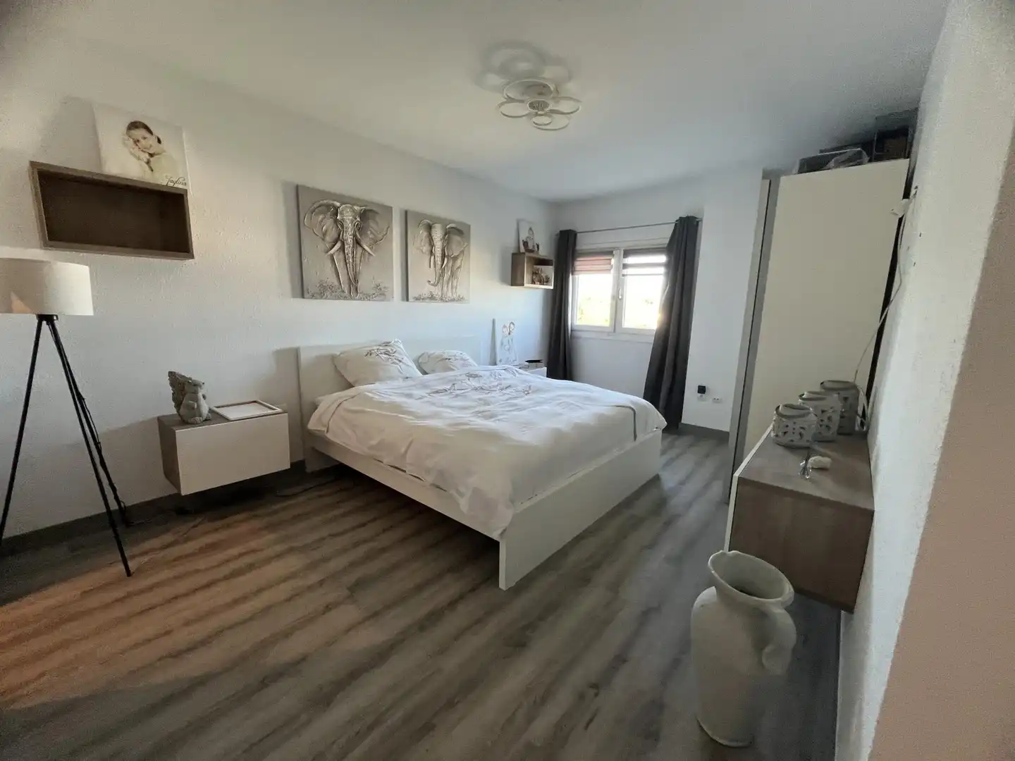 Piso en venta en Calle Sierra Morena, 23, Las Lomas Habitación de Piso en venta en Estepona con Jardín privado, Terraza y Piscina