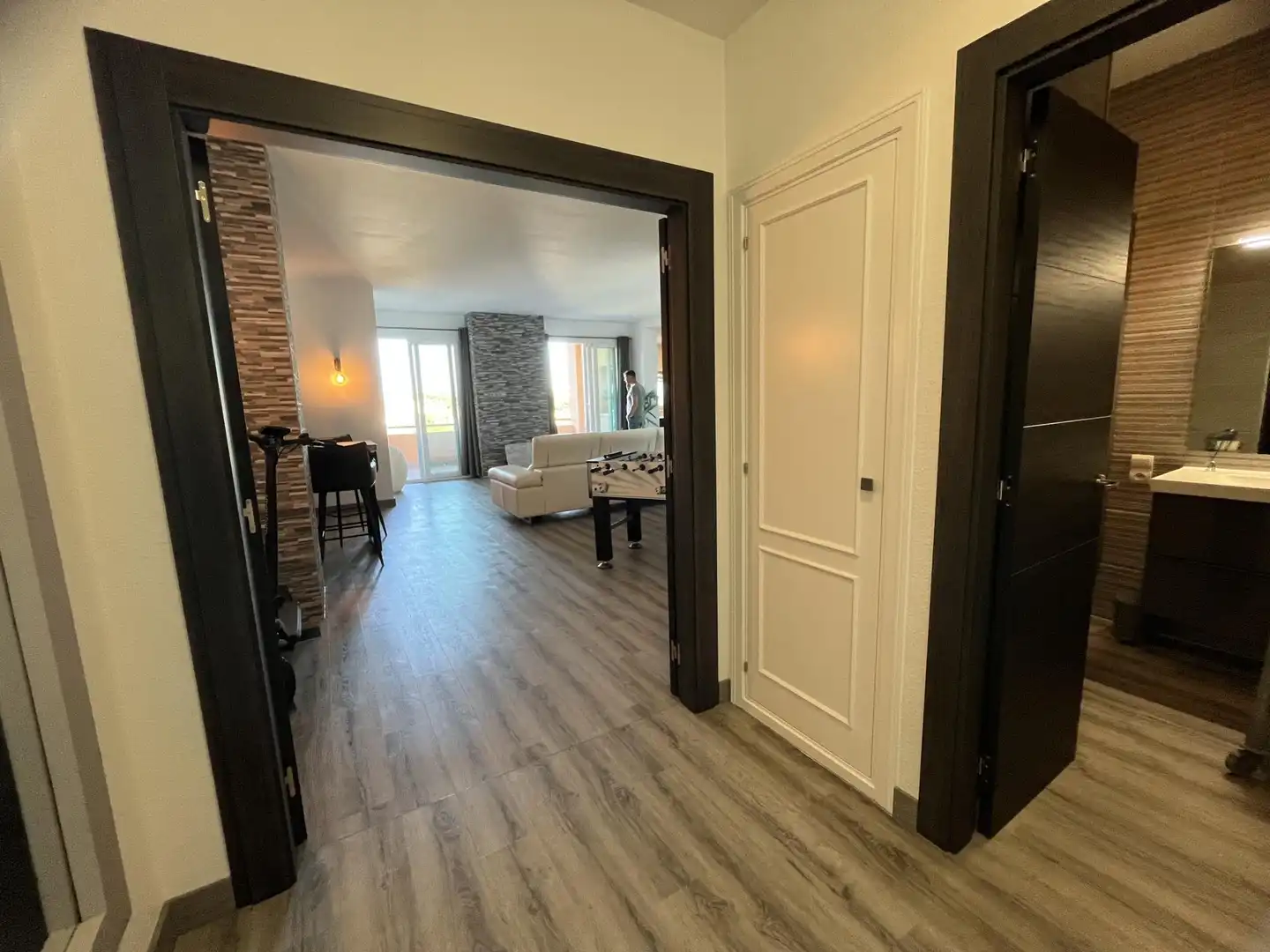 Piso en venta en Calle Sierra Morena, 23, Las Lomas Piso en venta en Estepona con Jardín privado, Terraza y Piscina