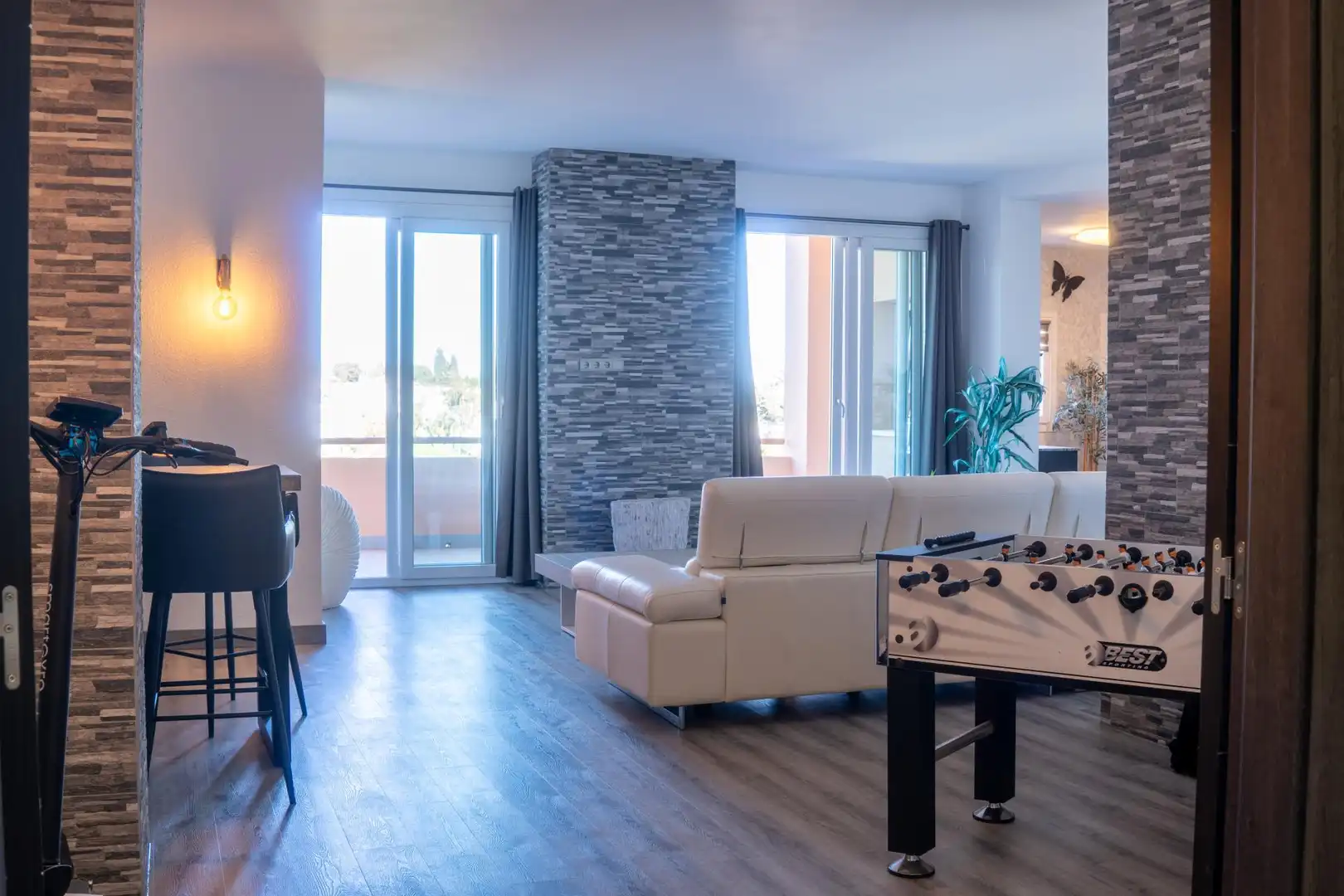 Piso en venta en Calle Sierra Morena, 23, Las Lomas Sala de estar de Piso en venta en Estepona con Jardín privado, Terraza y Piscina