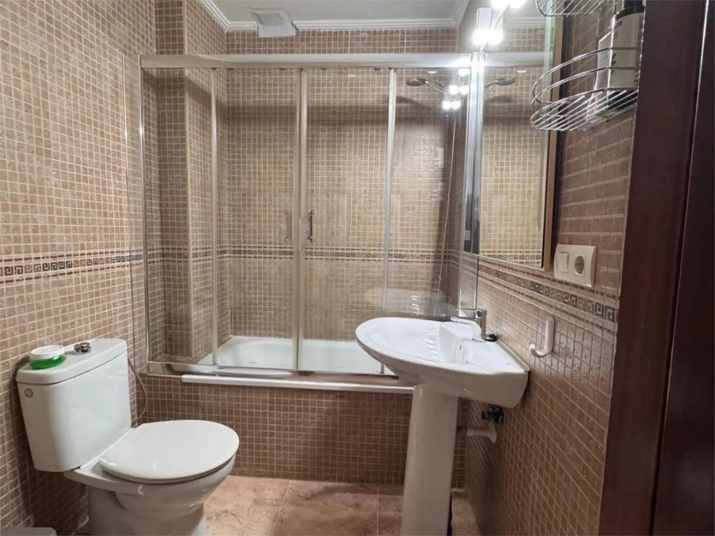 Piso en venta en Calle Julio Burell, 93, San Gonzalo Baño de Piso en venta en Linares con Aire acondicionado y Balcón