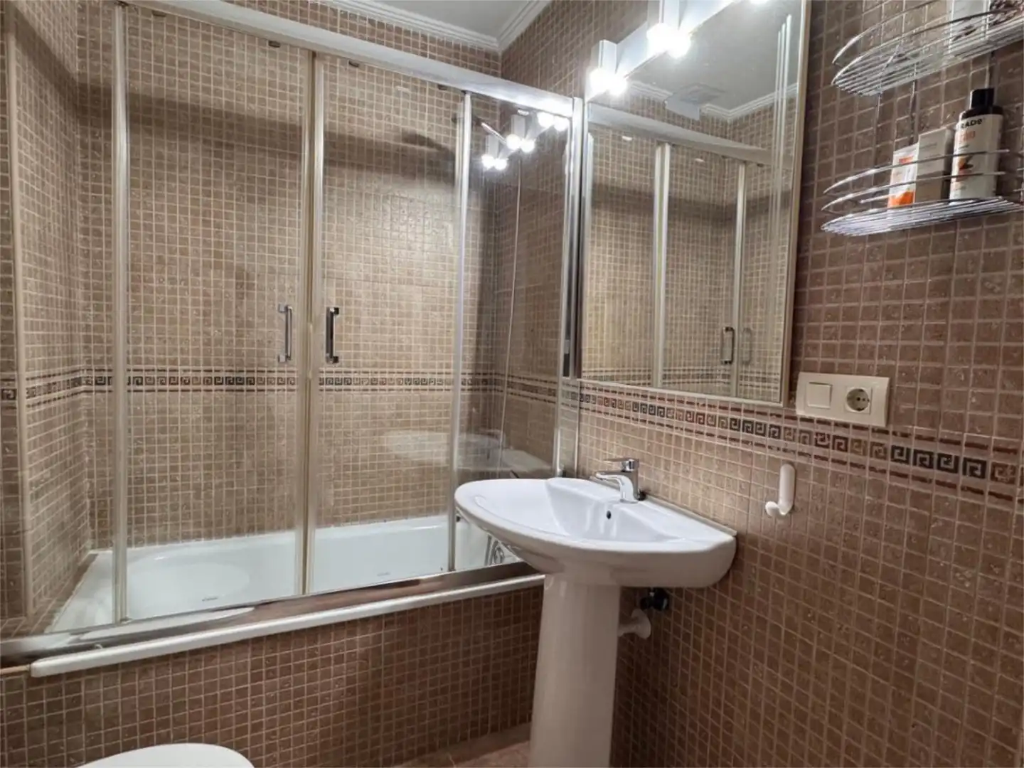 Piso en venta en Calle Julio Burell, 93, San Gonzalo Baño de Piso en venta en Linares con Aire acondicionado y Balcón