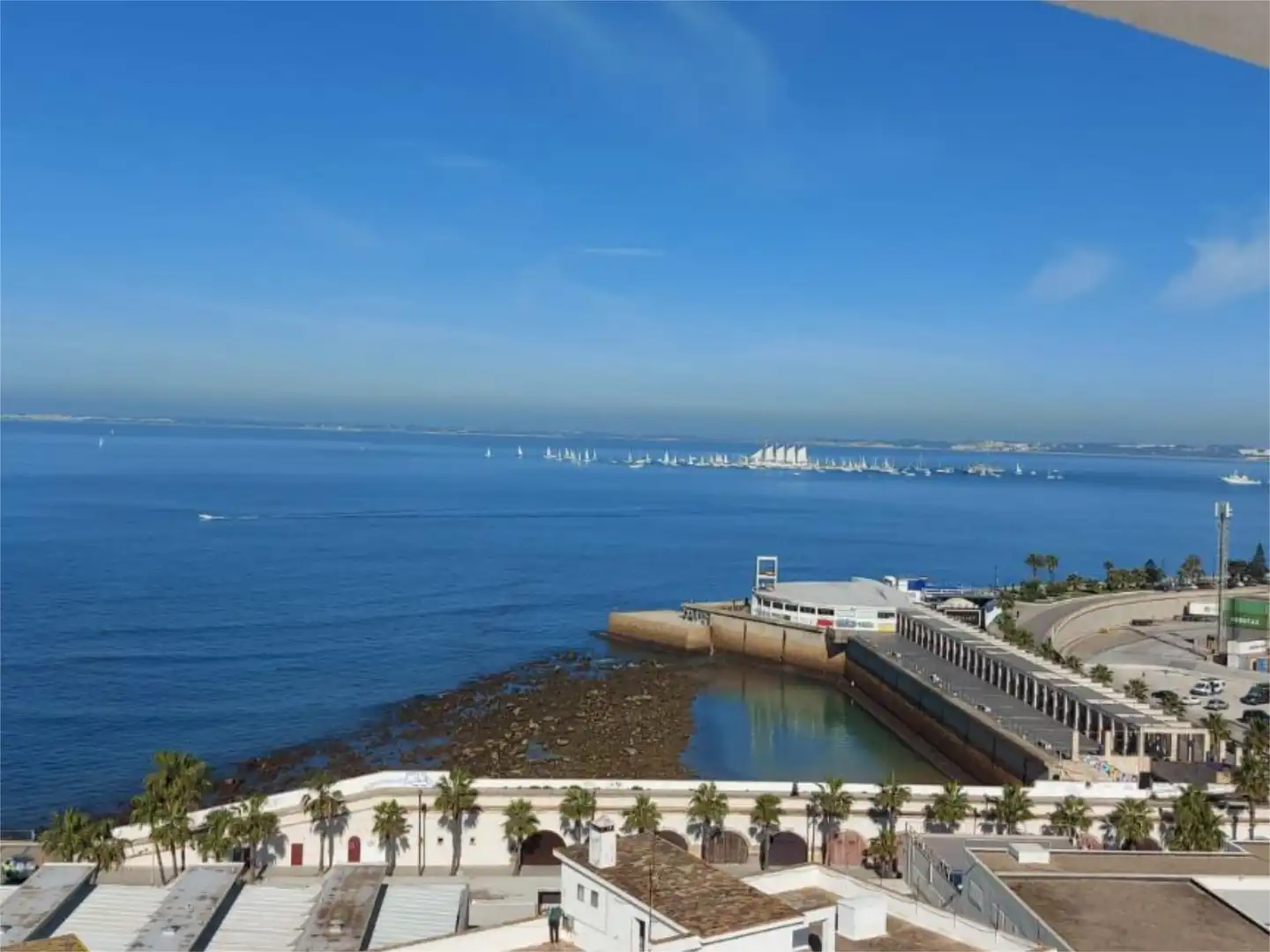 Außenansicht von Wohnung zur Miete in  Cádiz Capital mit Terrasse, Möbliert und Video-Gegensprechanlage