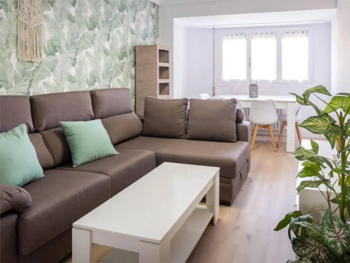 Sala de estar de Piso en venta en  Zaragoza Capital con Calefacción, Parquet y Amueblado