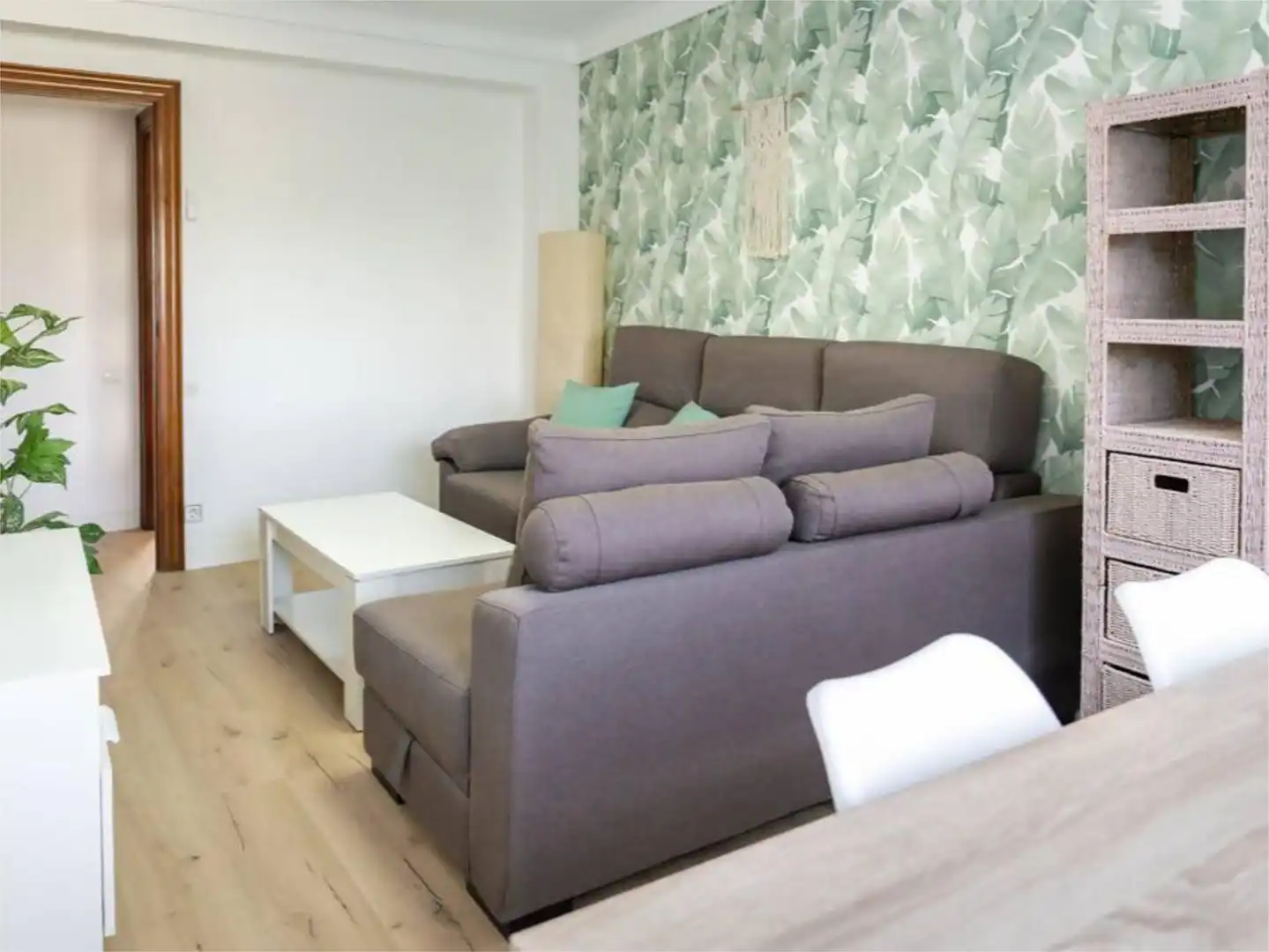 Piso en venta en Calle del Monasterio de Siresa, 30, Las Fuentes Sala de estar de Piso en venta en Zaragoza con Calefacción, Parquet y Amueblado