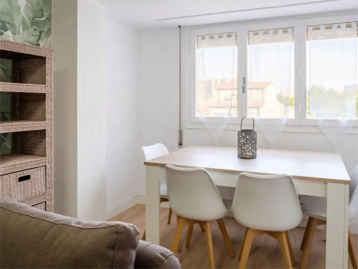 Piso en venta en Calle del Monasterio de Siresa, 30, Las Fuentes Comedor de Piso en venta en Zaragoza con Calefacción, Parquet y Amueblado