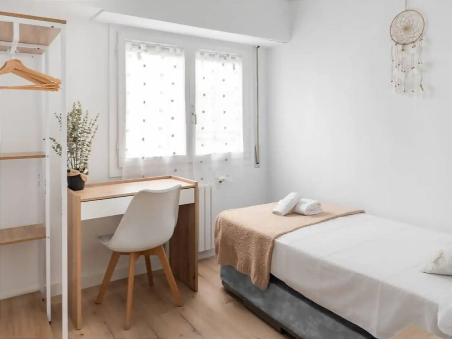 Piso en venta en Calle del Monasterio de Siresa, 30, Las Fuentes Habitación de Piso en venta en Zaragoza con Calefacción, Parquet y Amueblado