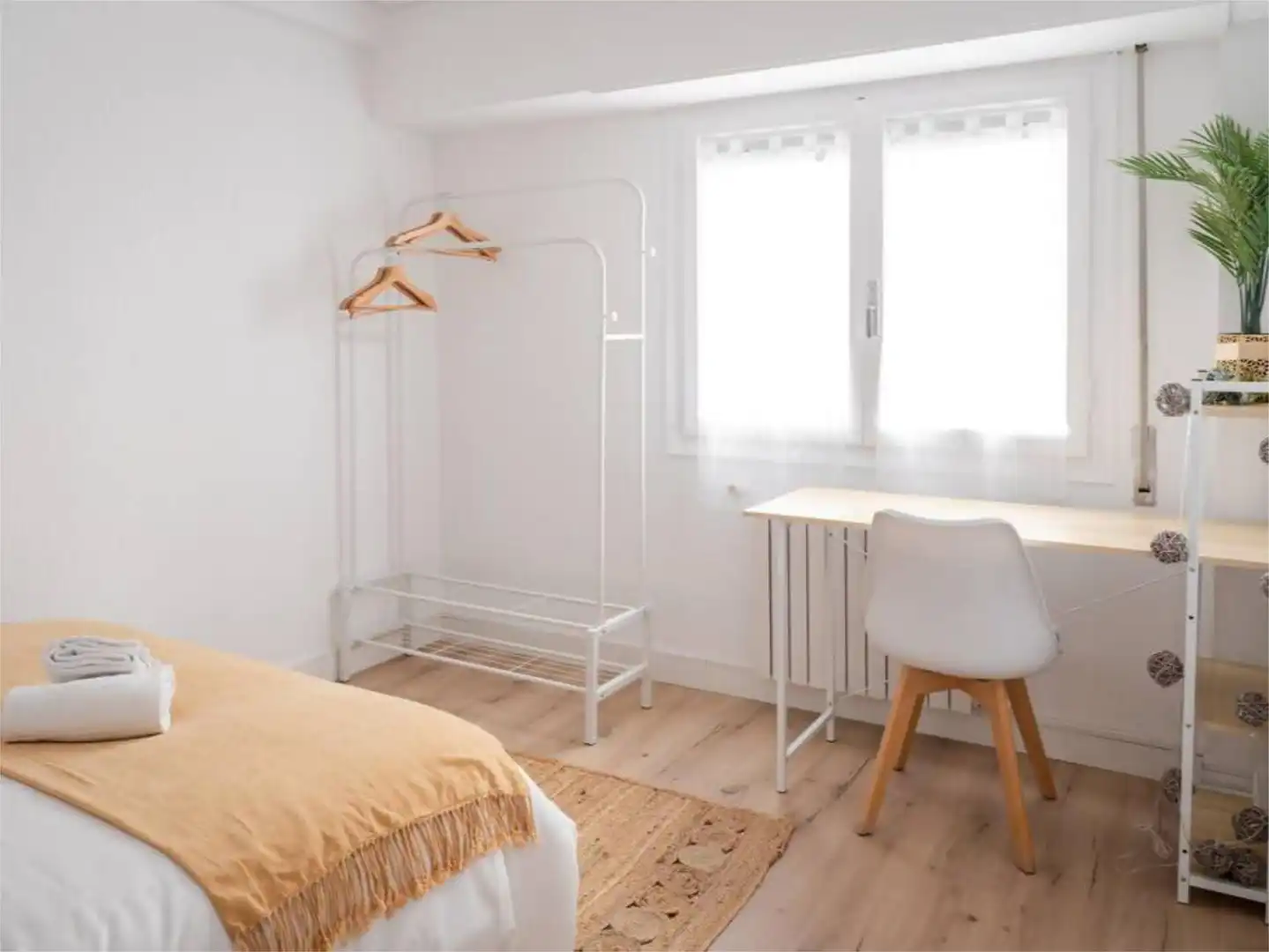 Piso en venta en Calle del Monasterio de Siresa, 30, Las Fuentes Habitación de Piso en venta en Zaragoza con Calefacción, Parquet y Amueblado