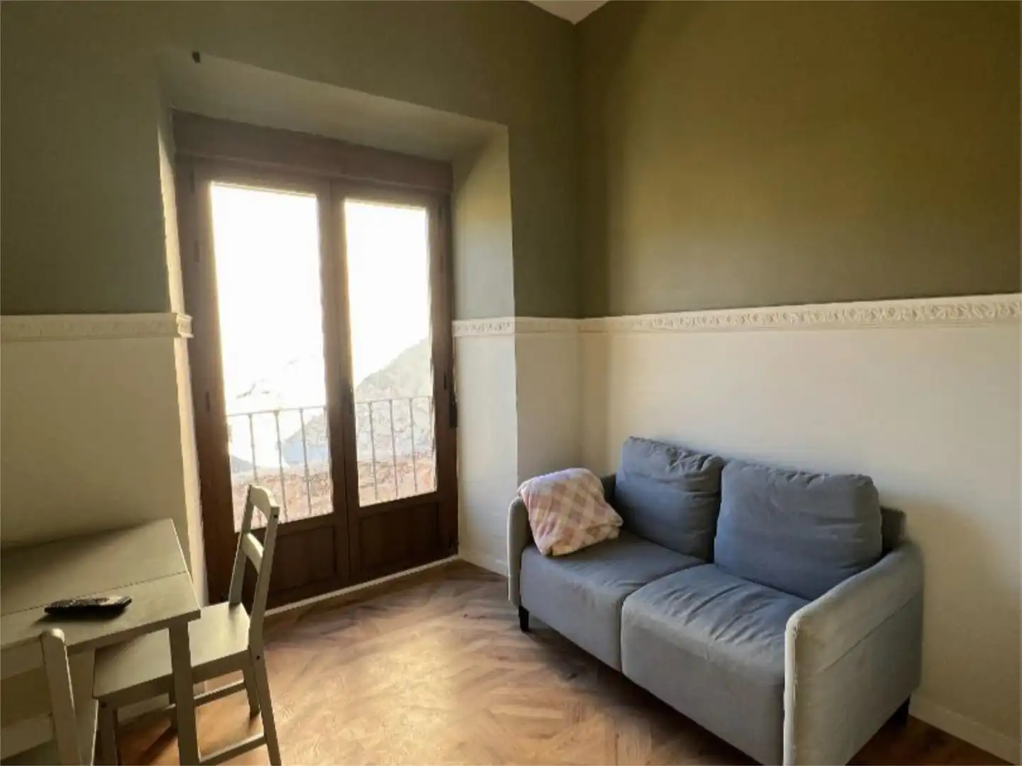 Piso en venta en Calle Daoiz, 9, Plaza Mayor - San Agustín Sala de estar de Piso en venta en Segovia con Calefacción, Parquet y Amueblado
