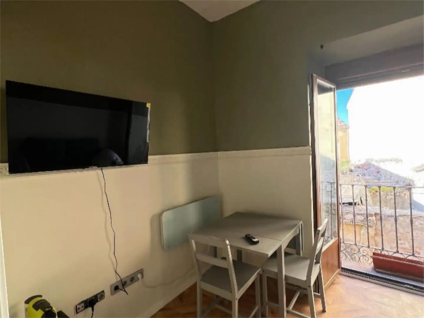 Piso en venta en Calle Daoiz, 9, Plaza Mayor - San Agustín Comedor de Piso en venta en Segovia con Calefacción, Parquet y Amueblado