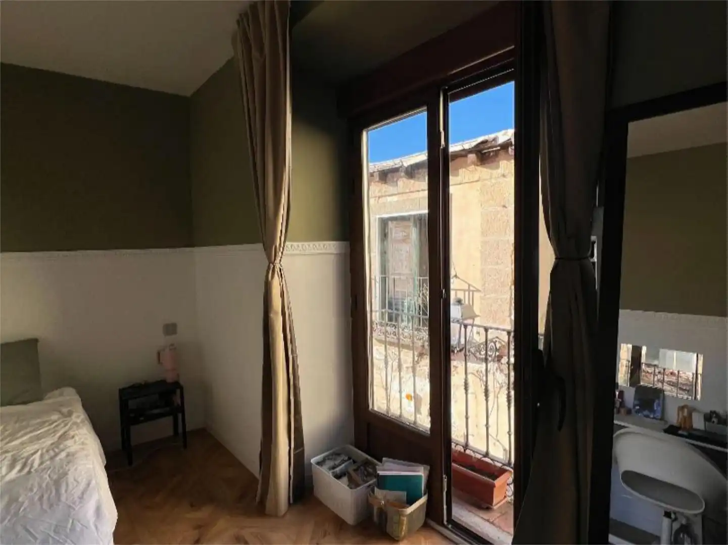 Piso en venta en Calle Daoiz, 9, Plaza Mayor - San Agustín Habitación de Piso en venta en Segovia con Calefacción, Parquet y Amueblado