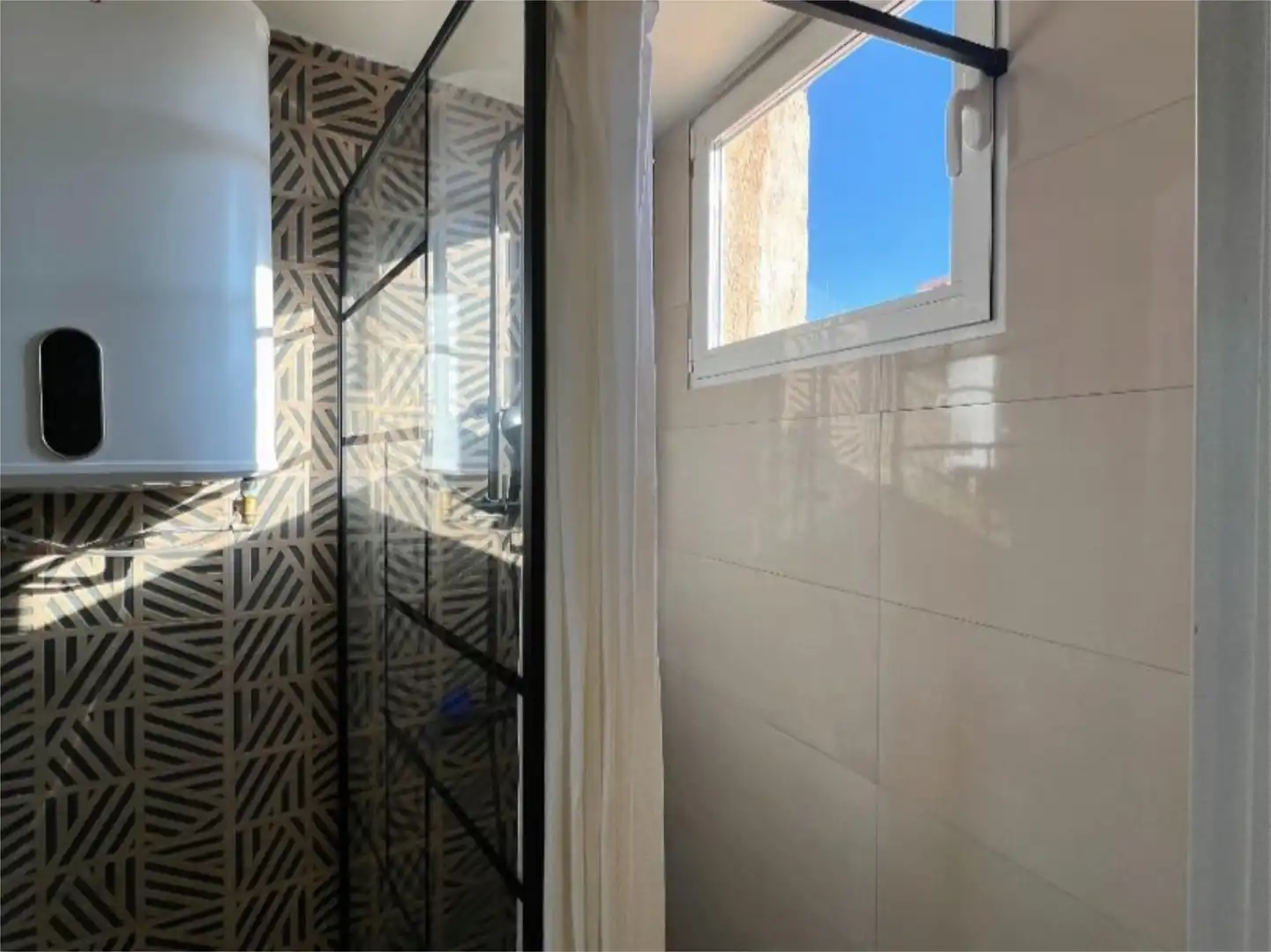 Piso en venta en Calle Daoiz, 9, Plaza Mayor - San Agustín Baño de Piso en venta en Segovia con Calefacción, Parquet y Amueblado