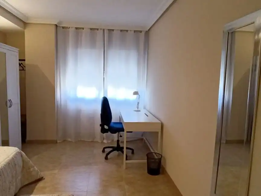 Zimmer in Calle Juan de Balmaseda, 4, Campo de la Juventud Schlafzimmer von Wohnung zur untervermieten in Palencia mit Heizung, Parkett und Möbliert