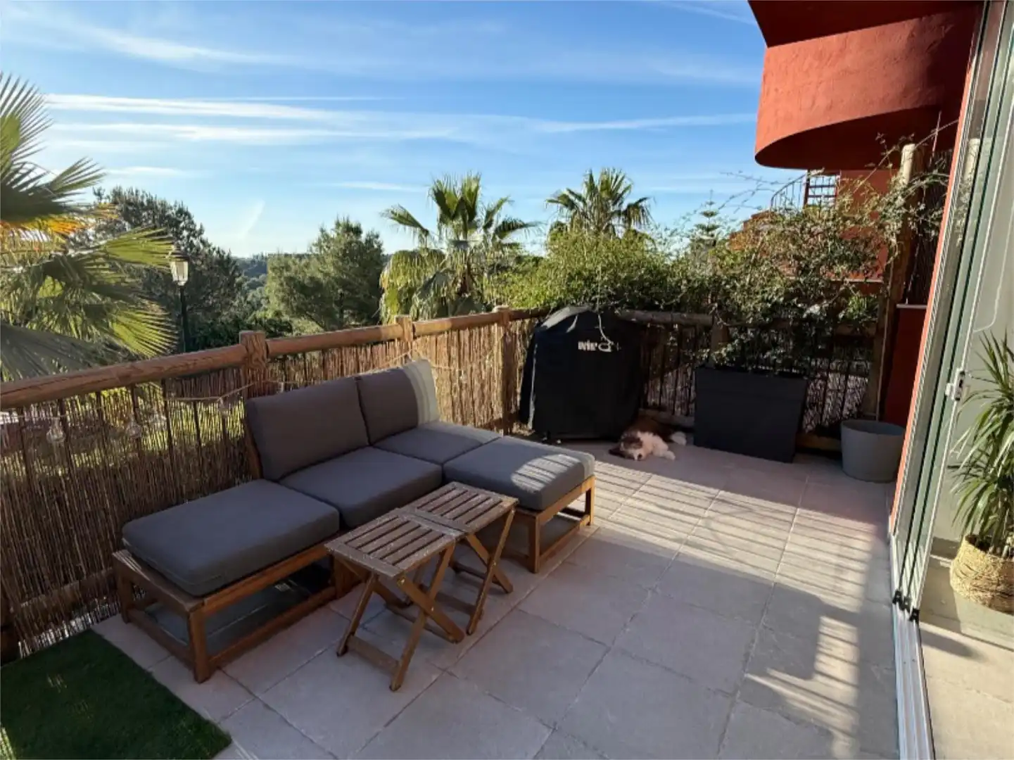 Piso en venta en Urbanización La Reserva, 3, Reserva de Marbella Terraza de Piso en venta en Marbella con Aire acondicionado, Calefacción y Jardín privado