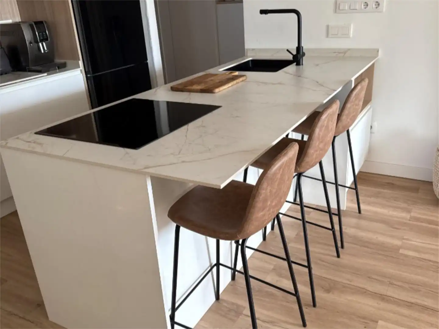 Piso en venta en Urbanización La Reserva, 3, Reserva de Marbella Cocina de Piso en venta en Marbella con Aire acondicionado, Calefacción y Jardín privado