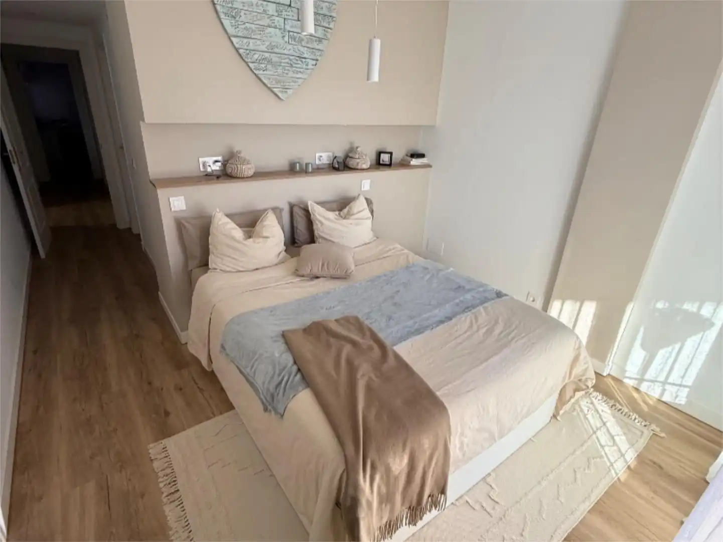 Piso en venta en Urbanización La Reserva, 3, Reserva de Marbella Habitación de Piso en venta en Marbella con Aire acondicionado, Calefacción y Jardín privado