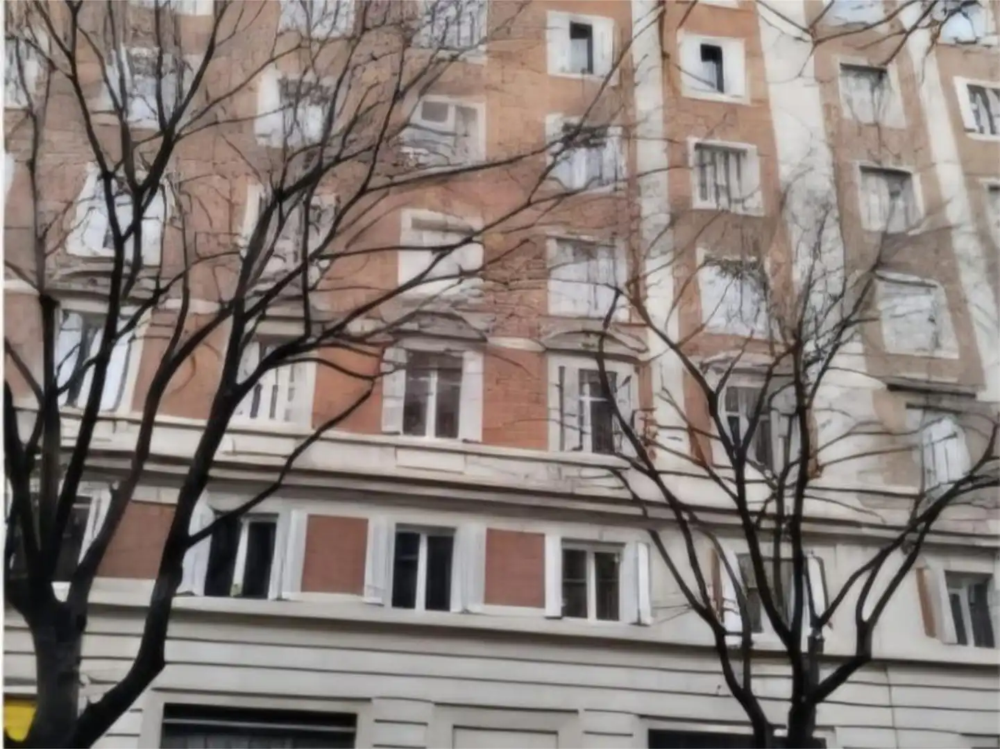 Außenansicht von Wohnung zum Verkauf in  Barcelona Capital mit Klimaanlage