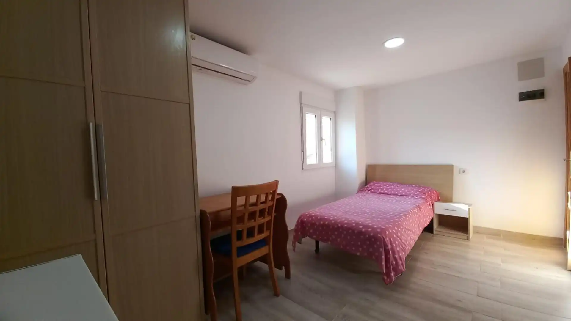 Schlafzimmer von Wohnung zur Miete in Escalona mit Klimaanlage und Heizung