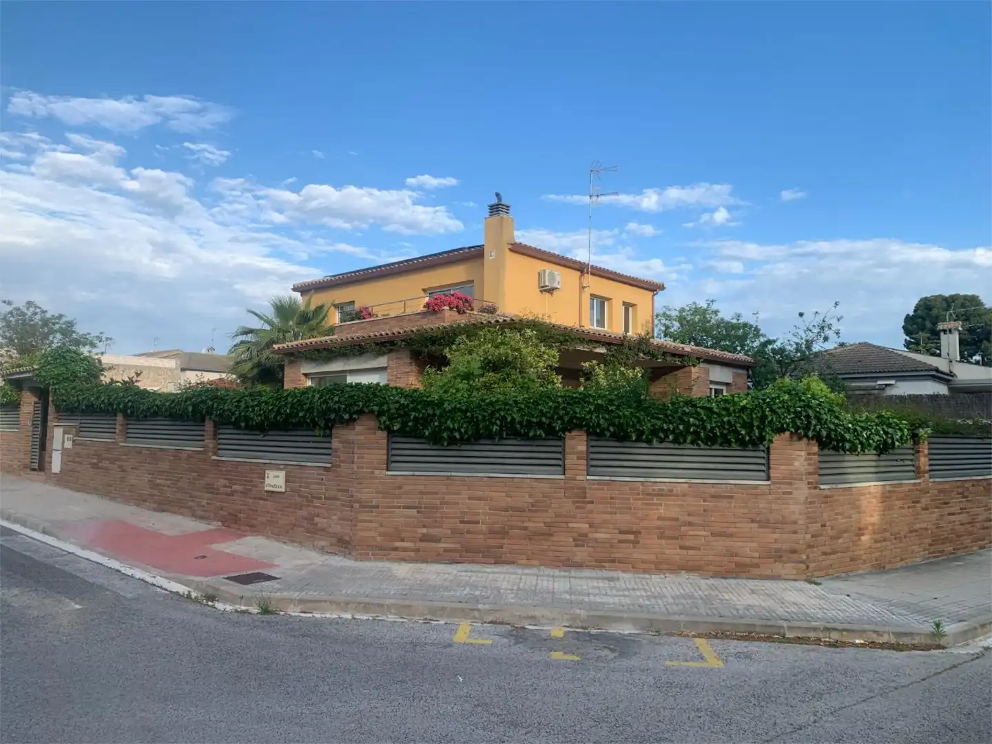 Piso en venta en Carrer d'Occitània, 19, Mas Trader - Corral d'En Tort - Corral d'En Cona Vista exterior de Piso en venta en Cubelles con Aire acondicionado, Calefacción y Jardín privado
