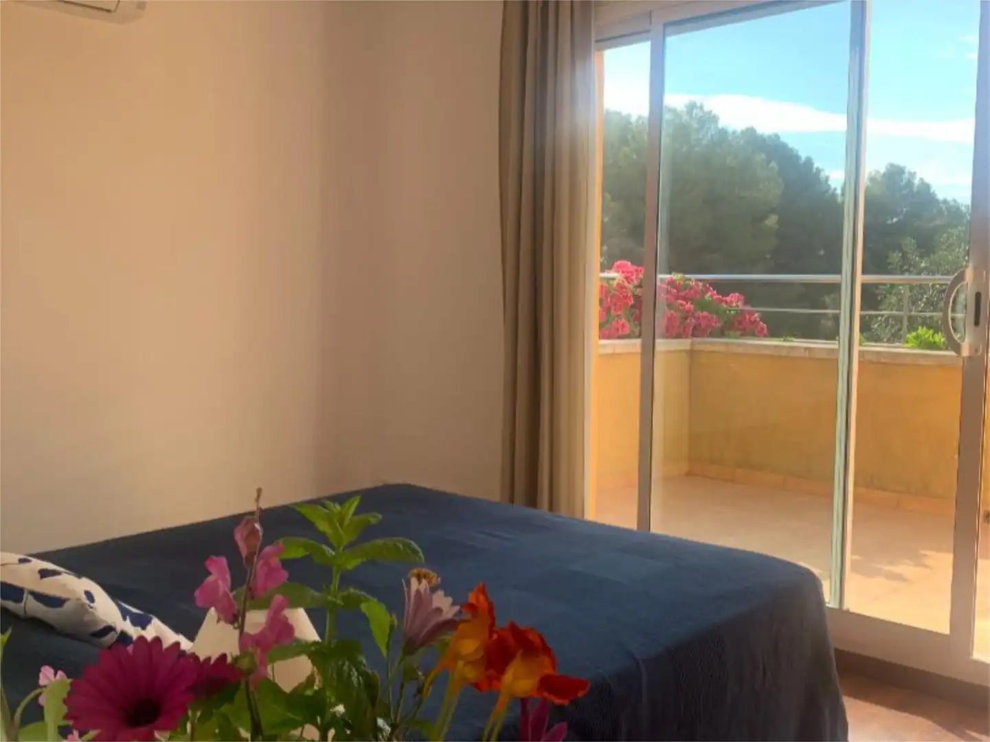 Piso en venta en Carrer d'Occitània, 19, Mas Trader - Corral d'En Tort - Corral d'En Cona Habitación de Piso en venta en Cubelles con Aire acondicionado, Calefacción y Jardín privado