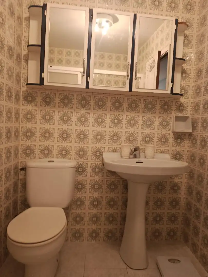 Flat for sale in Avenida Portugal, 174, A Carballeira Bathroom of Flat for sale in Ourense Capital with Heating, Parquet flooring and Furnished