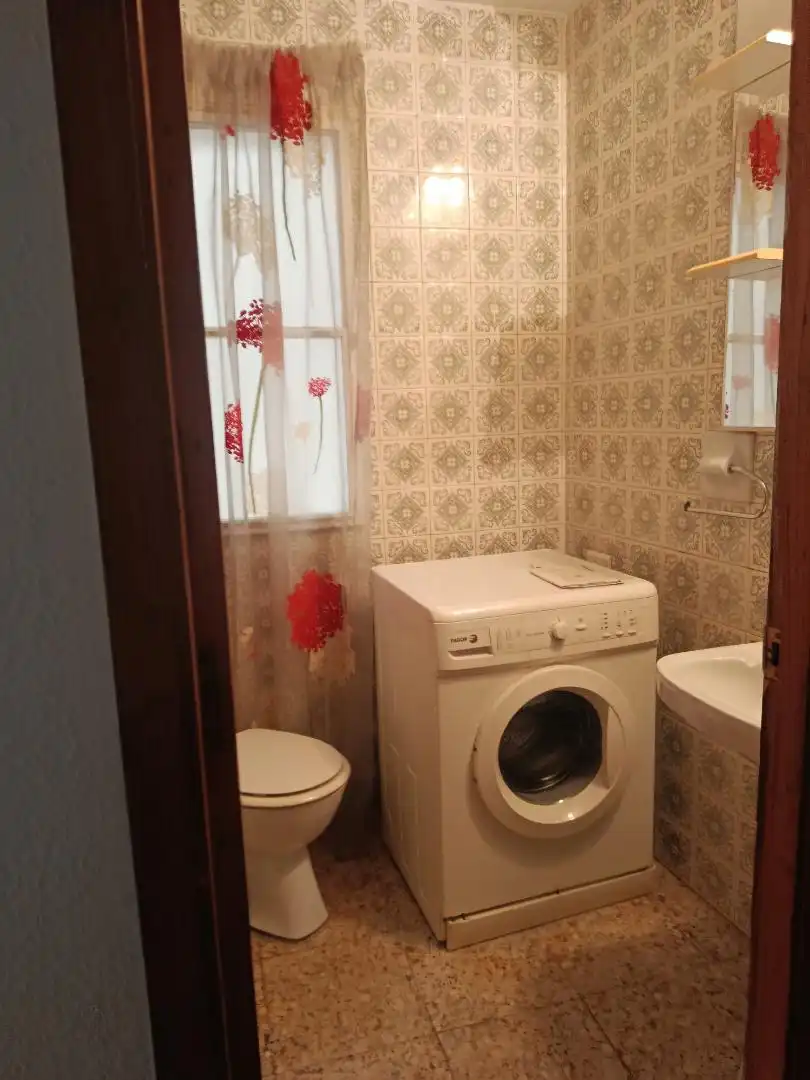 Flat for sale in Avenida Portugal, 174, A Carballeira Bathroom of Flat for sale in Ourense Capital with Heating, Parquet flooring and Furnished