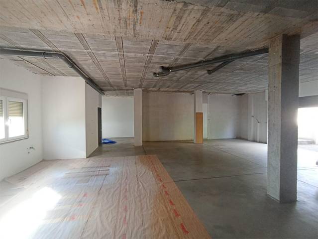 Local comercial en Alquiler en Rúa do Sandino, 116 en Castiñeiriño - Cruceiro de Sar
