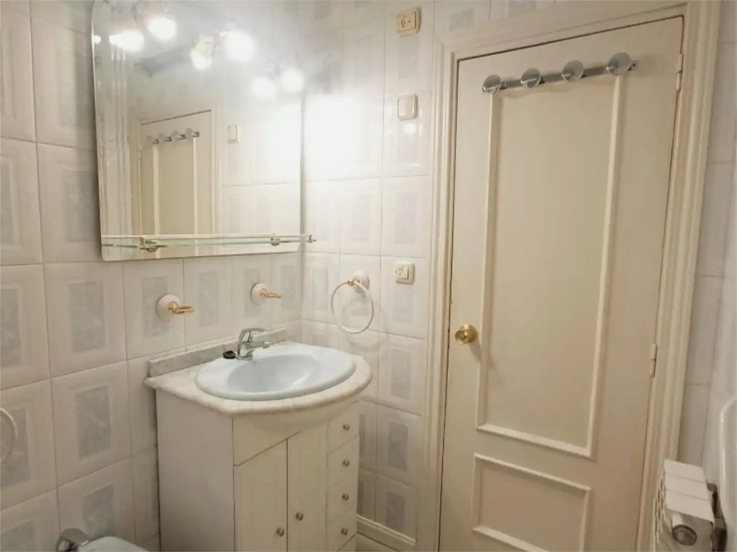 Baño de Piso en venta en  Madrid Capital con Aire acondicionado