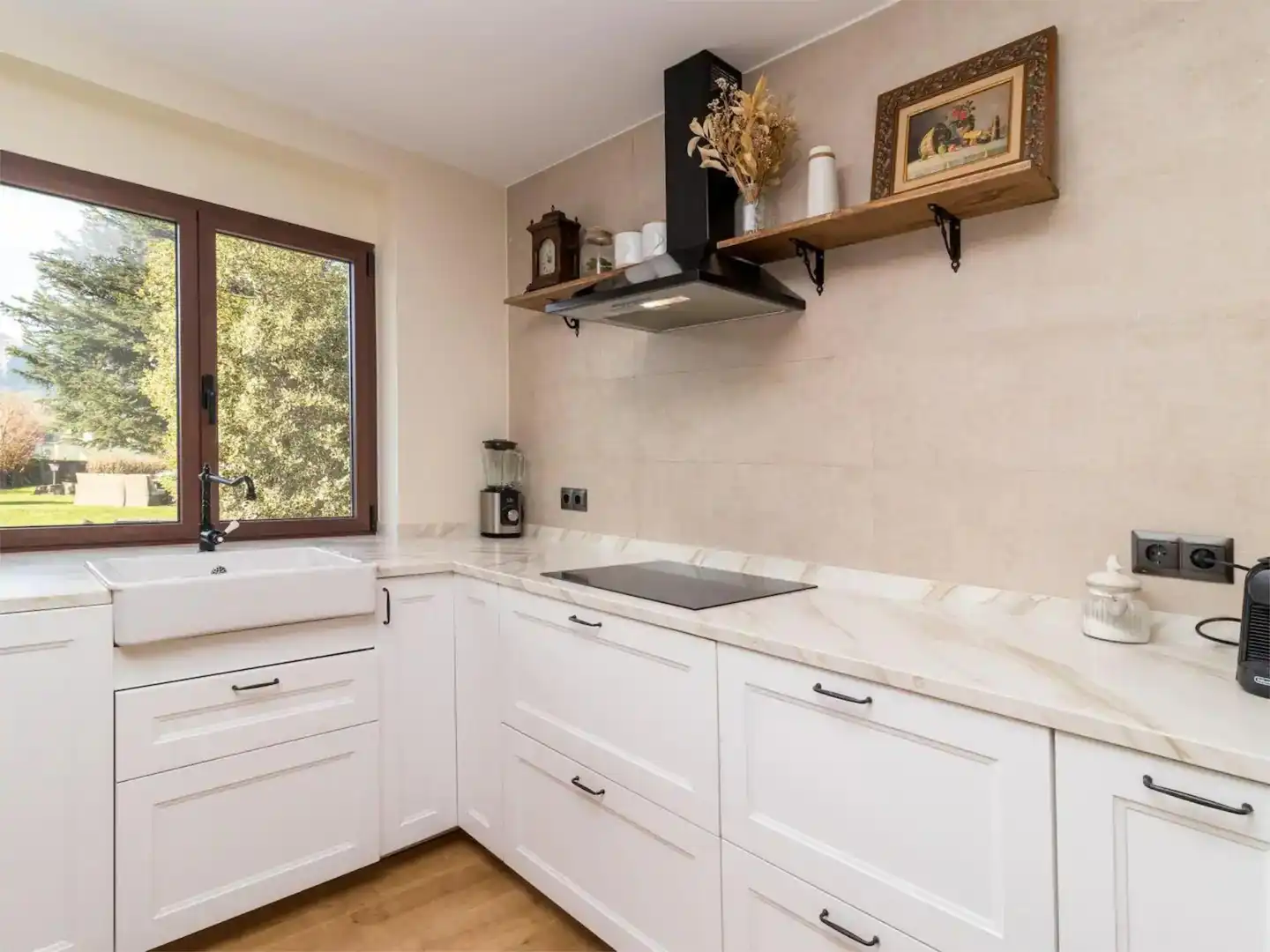 Casa o chalet en venta en Avenida Alisas, 48, Riotuerto Cocina de Casa o chalet en venta en Riotuerto con Calefacción, Jardín privado y Parquet