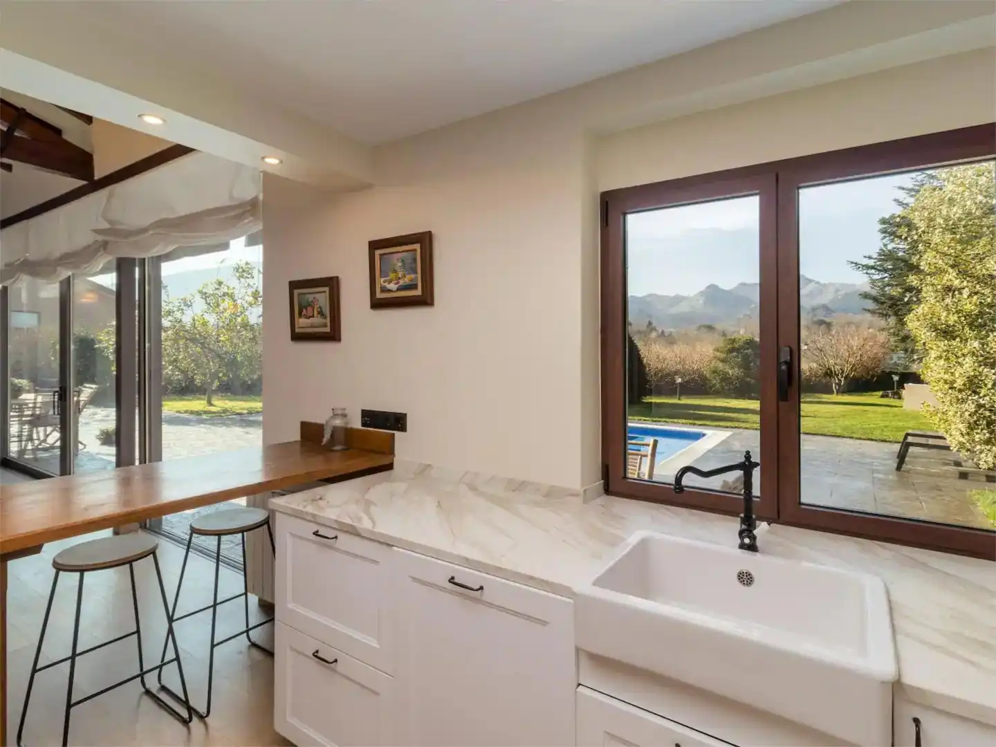 Casa o chalet en venta en Avenida Alisas, 48, Riotuerto Cocina de Casa o chalet en venta en Riotuerto con Calefacción, Jardín privado y Parquet