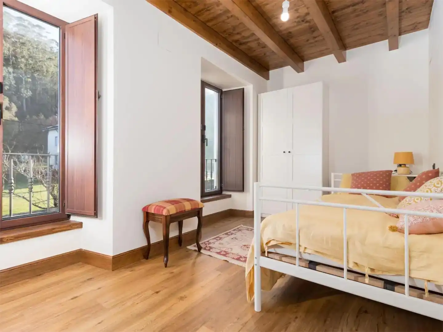 Casa o chalet en venta en Avenida Alisas, 48, Riotuerto Habitación de Casa o chalet en venta en Riotuerto con Calefacción, Jardín privado y Parquet