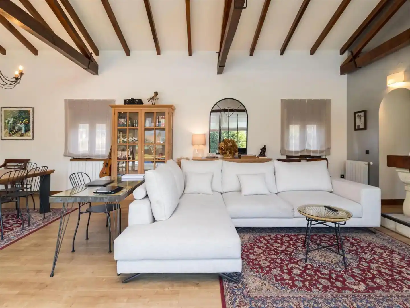 Casa o chalet en venta en Avenida Alisas, 48, Riotuerto Sala de estar de Casa o chalet en venta en Riotuerto con Calefacción, Jardín privado y Parquet