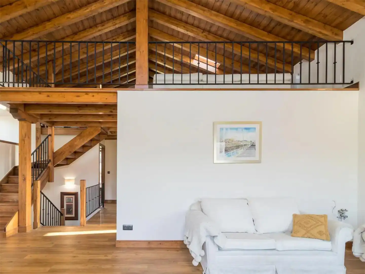 Casa o chalet en venta en Avenida Alisas, 48, Riotuerto Sala de estar de Casa o chalet en venta en Riotuerto con Calefacción, Jardín privado y Parquet