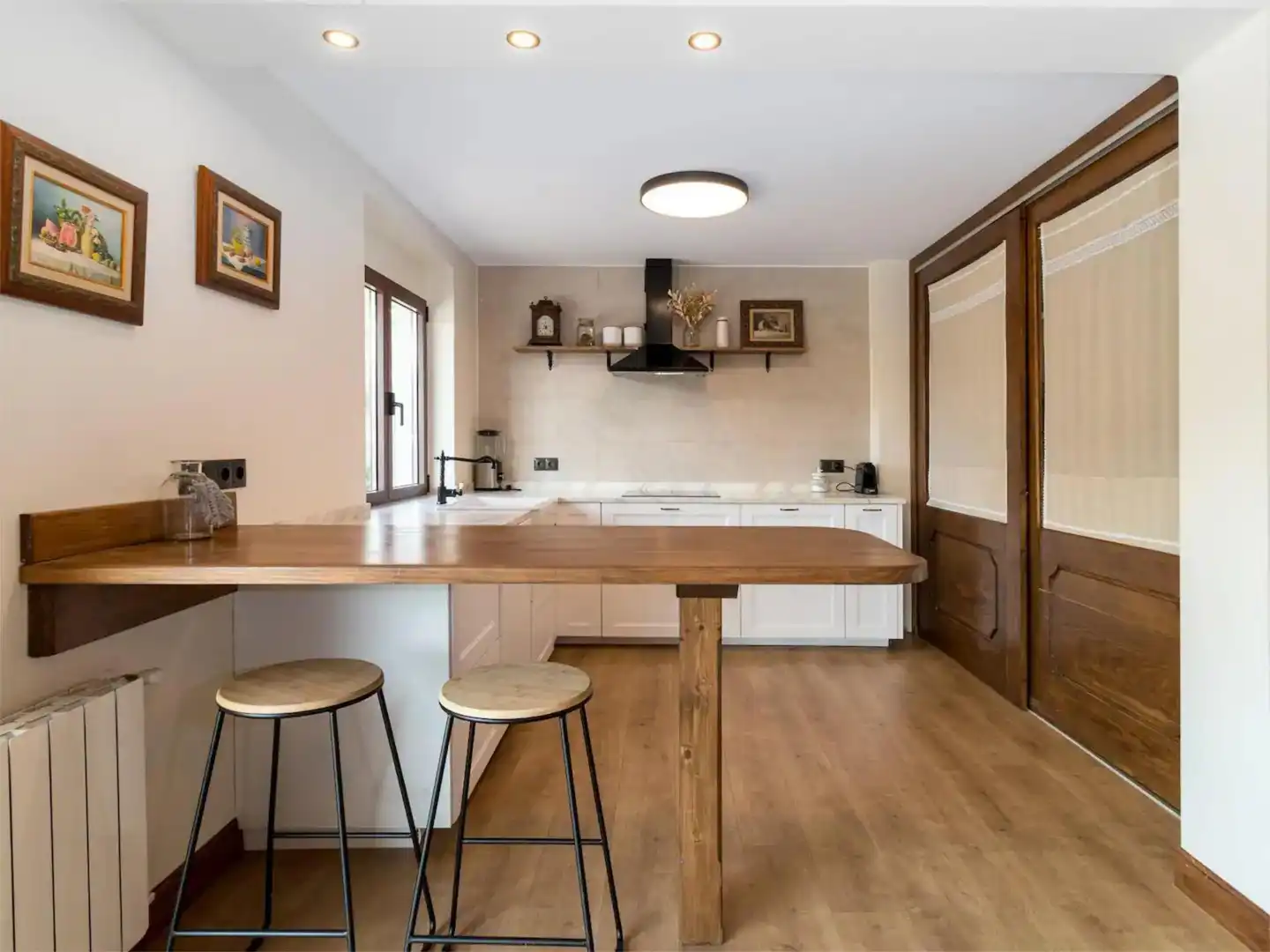 Casa o chalet en venta en Avenida Alisas, 48, Riotuerto Cocina de Casa o chalet en venta en Riotuerto con Calefacción, Jardín privado y Parquet