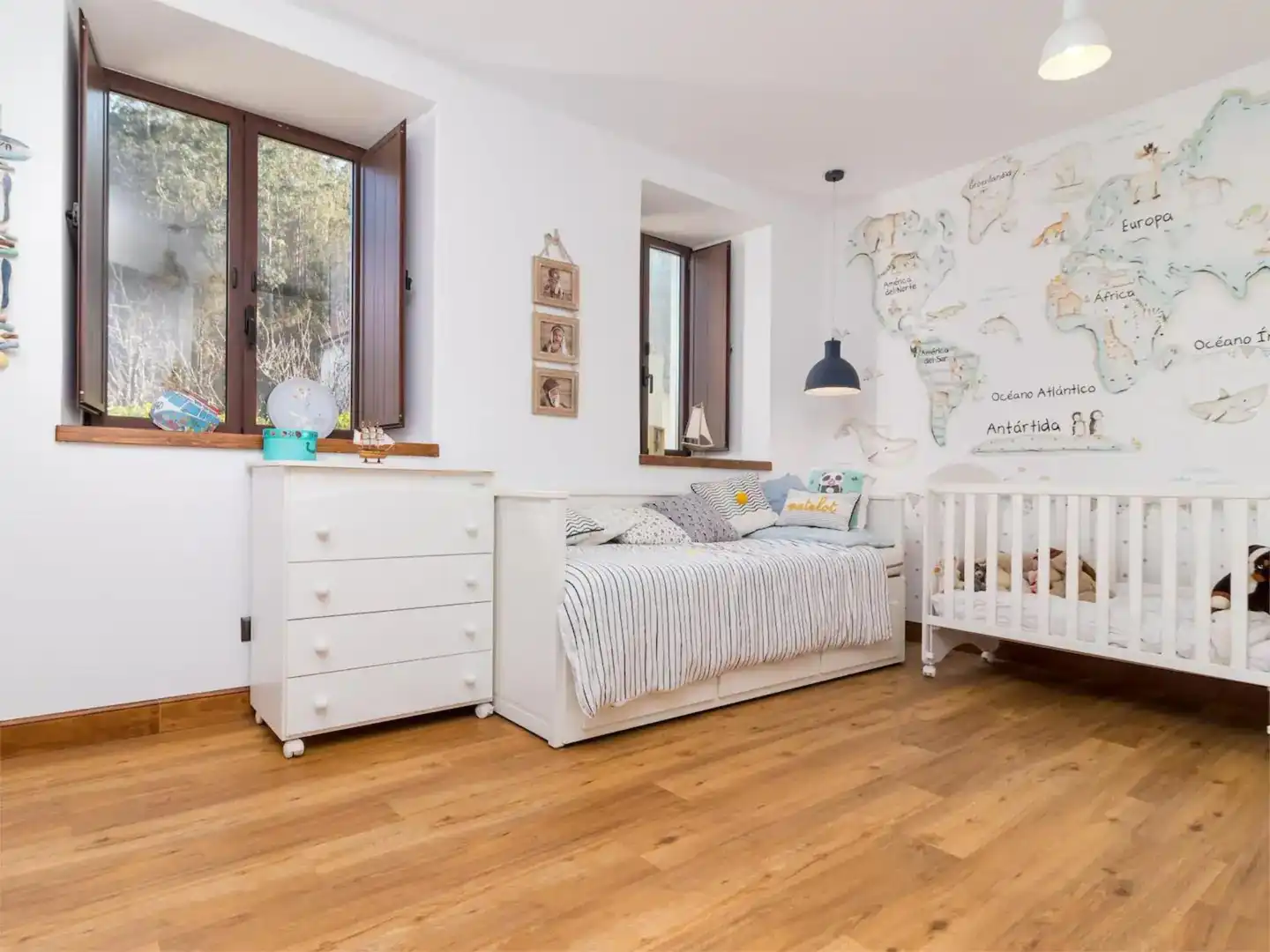Casa o chalet en venta en Avenida Alisas, 48, Riotuerto Habitación de Casa o chalet en venta en Riotuerto con Calefacción, Jardín privado y Parquet