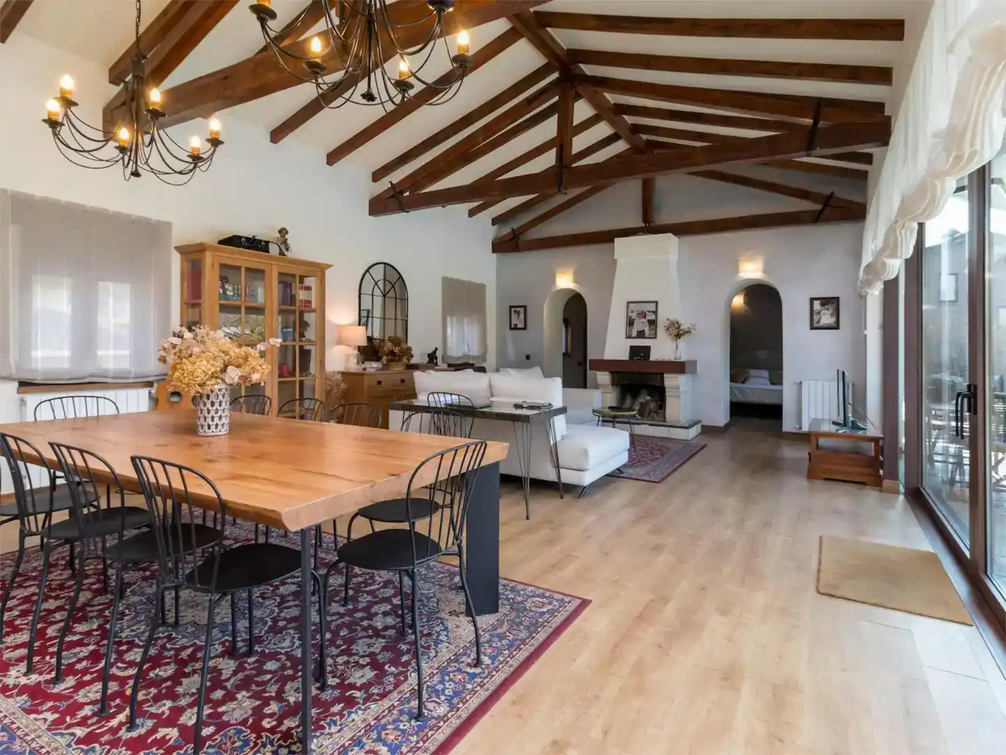 Casa o chalet en venta en Avenida Alisas, 48, Riotuerto Comedor de Casa o chalet en venta en Riotuerto con Calefacción, Jardín privado y Parquet