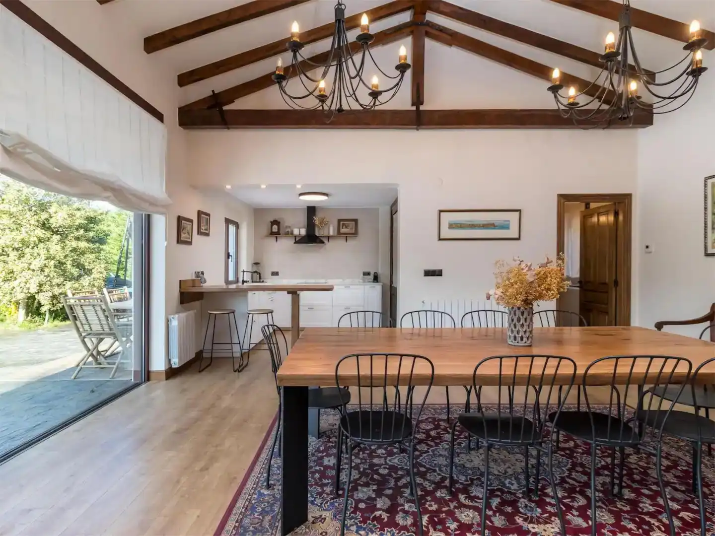 Casa o chalet en venta en Avenida Alisas, 48, Riotuerto Comedor de Casa o chalet en venta en Riotuerto con Calefacción, Jardín privado y Parquet
