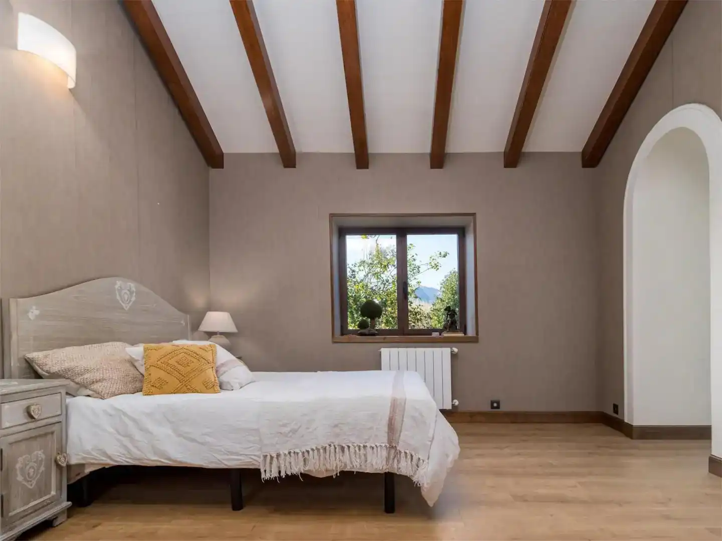 Casa o chalet en venta en Avenida Alisas, 48, Riotuerto Habitación de Casa o chalet en venta en Riotuerto con Calefacción, Jardín privado y Parquet