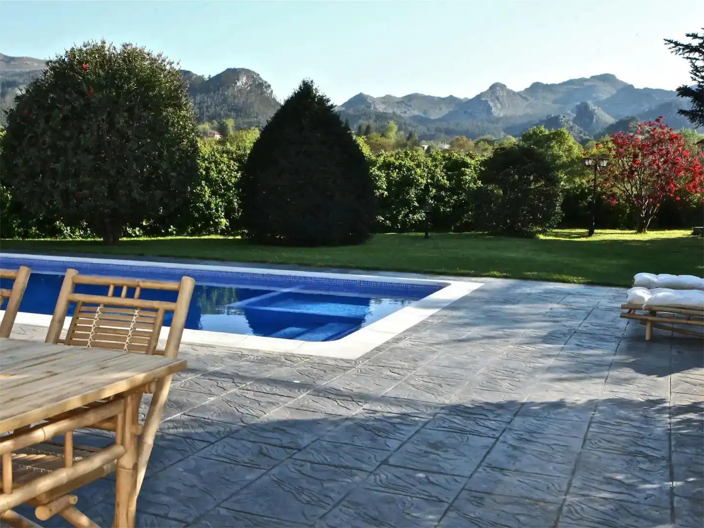 Casa o chalet en venta en Avenida Alisas, 48, Riotuerto Piscina de Casa o chalet en venta en Riotuerto con Calefacción, Jardín privado y Parquet
