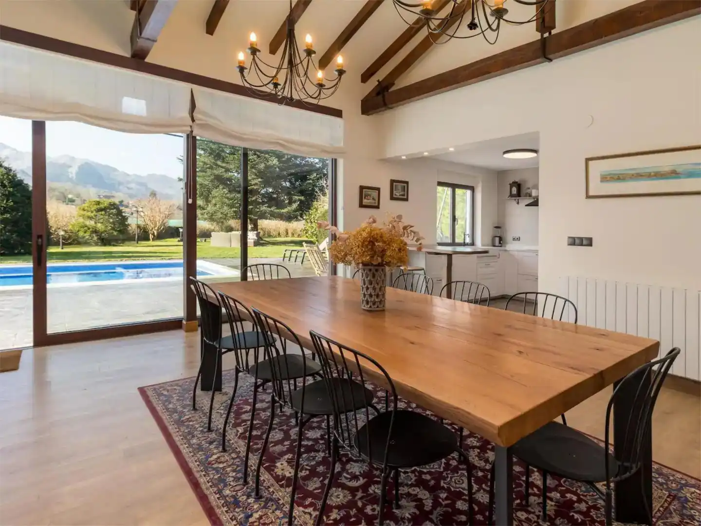 Casa o chalet en venta en Avenida Alisas, 48, Riotuerto Comedor de Casa o chalet en venta en Riotuerto con Calefacción, Jardín privado y Parquet